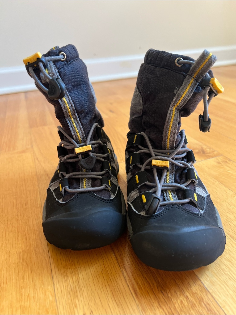 KEEN Kids Black Gray and Yellow High-Top Outdoor Boots size 11